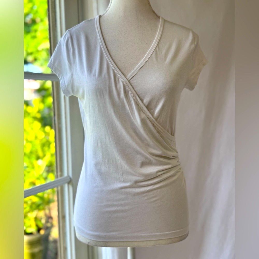 White Short Sleeve Criss-Cross/Wrap Spandex Blend Top Size M 🤍